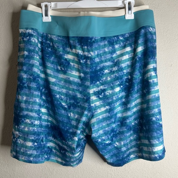 Lululemon El Current Lined TSWA Blue Green board shorts size 38 - Picture 5 of 5